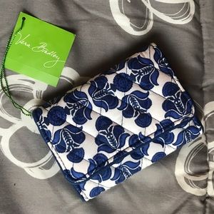 Vera Bradley petite Trifold Wallet - Colbalt Tile